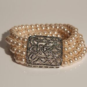 Faux Pearls Stretch Bracelet